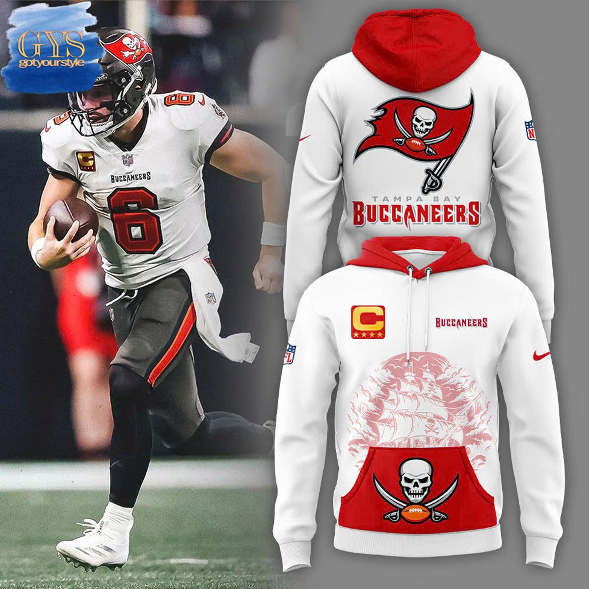 Fanatics White Tampa Bay Buccaneers Pullover Hoodie